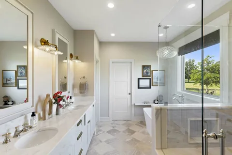Custom Washroom Renovation in milton, ON